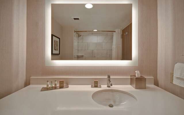 DoubleTree by Hilton St. Louis Airport