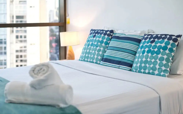 2BR Food Drink Hub Pool 2 Cars Gym Rooftop