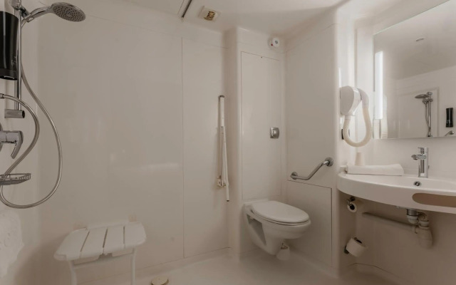 B&B HOTEL Maubeuge Gare