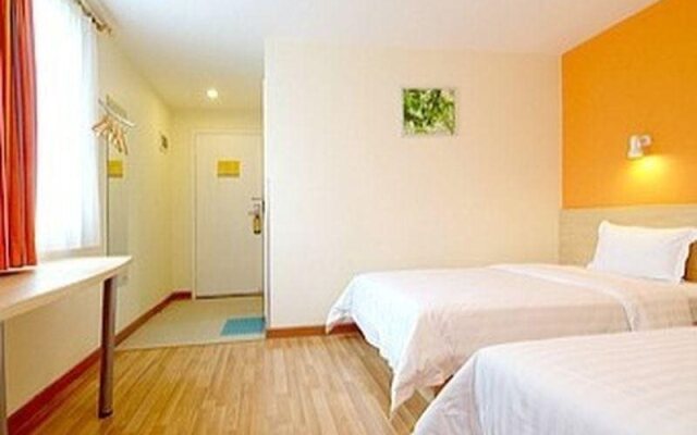 7 Days Inn Chongqing Fuling Nanmenshan Walk Street Branch