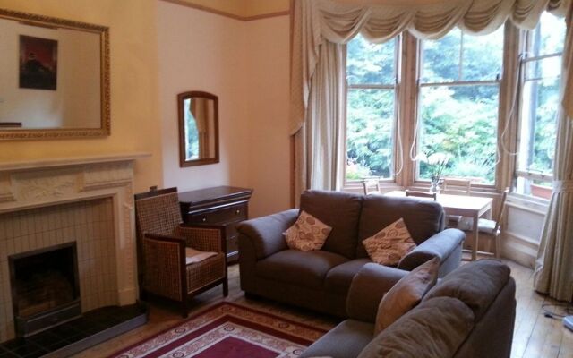 15 Merchiston Gardens Bed and Breakfast