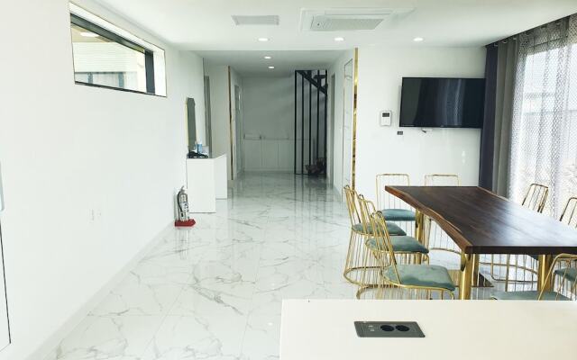 Memoria Pool Villa Family Pension