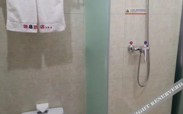 Super 8 Hotel (Shiyan Bailang Road)