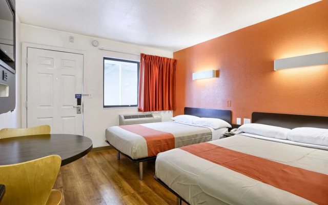 Super 8 by Wyndham Walnut Creek