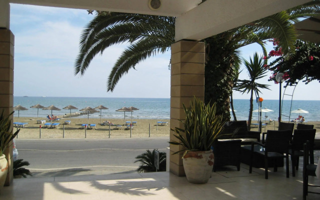 Flamingo Beach Hotel