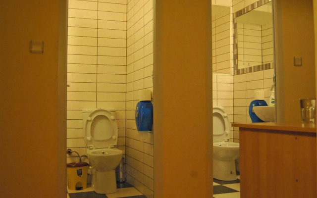 Chilloutlya Hostel&Bar