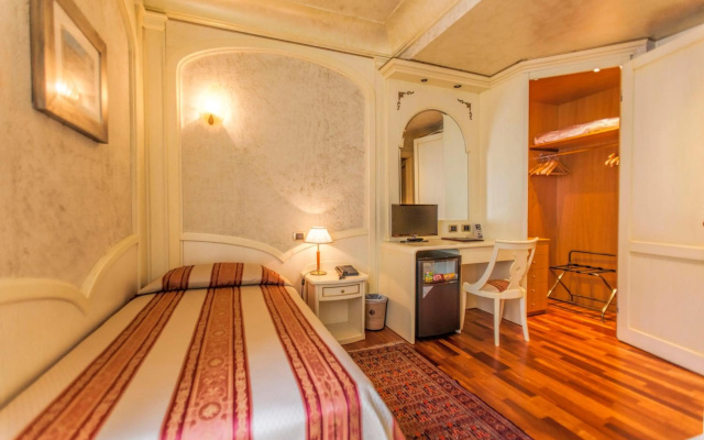 Colomba D'Oro Hotel