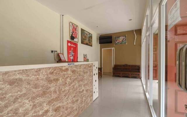 RedDoorz near RS Adam Malik Medan 2