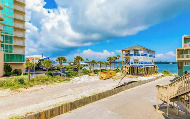 Summer House West C201