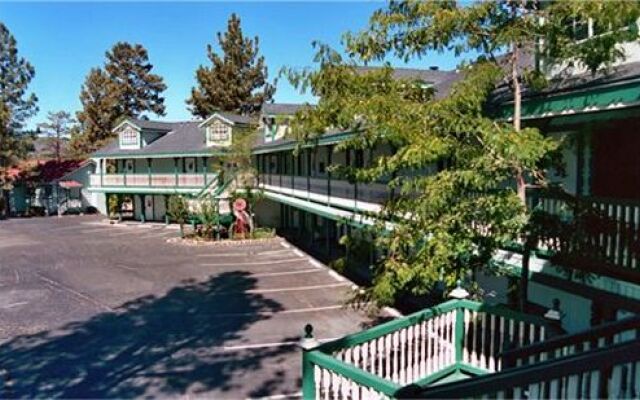 Rodeway Inn & Suites Fireside Lodge