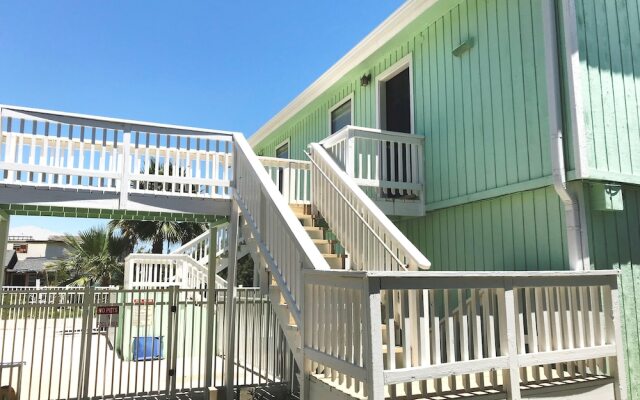 Lowki Bungalow by RedAwning