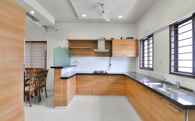 OYO 15508 Shreeji Sangeet Apartments