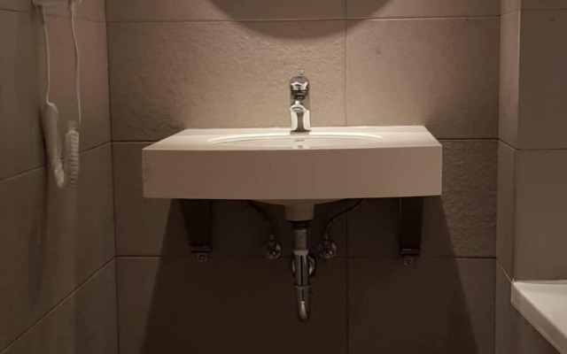 New California Hotel