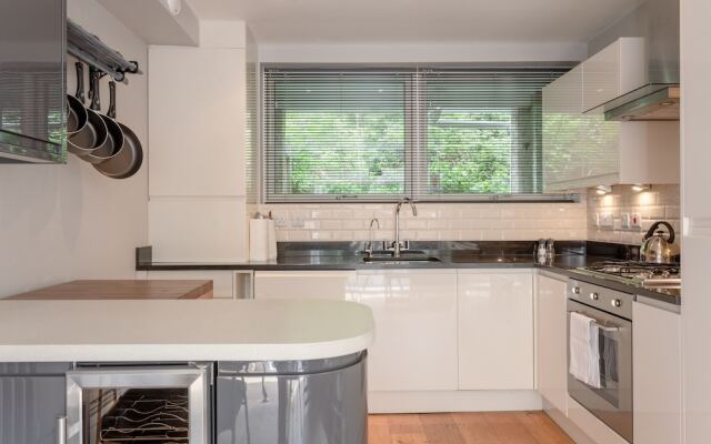 Chic 2 Bedroom Garden House in Dalston