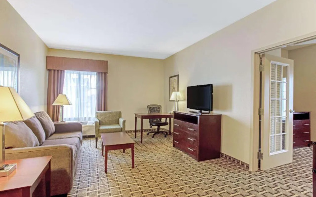 La Quinta Inn And Suites Lancaster