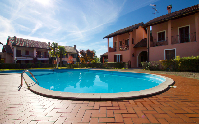Sunflower Relax Pool and Terrace
