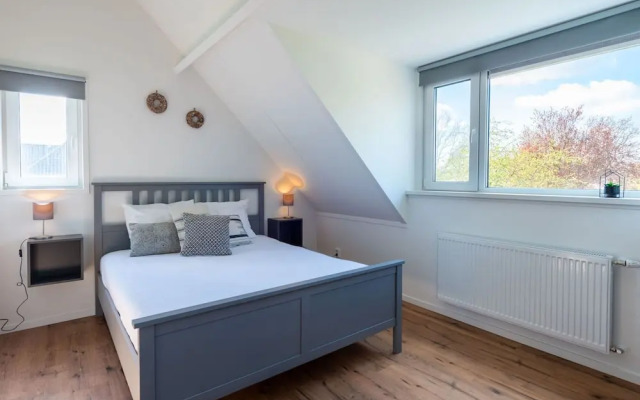 Detached new 10-person Villa in Holiday Park