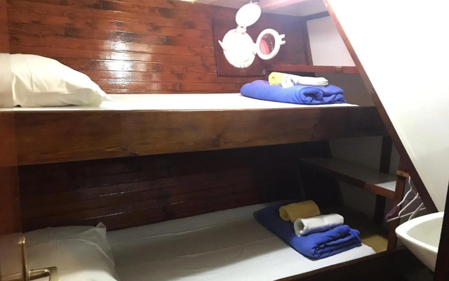 Rhythm Floating Hostel - Zadar