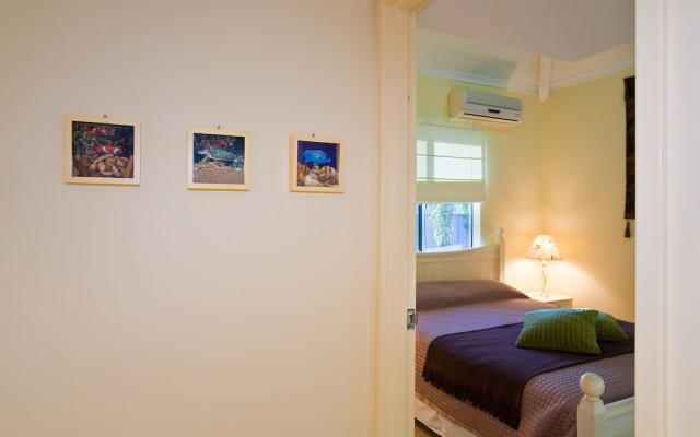 Osprey Holiday Village Unit 110 - Wake Up To the Birds in Your 4 Poster Bed with a View – Guest Rooms – Exmouth