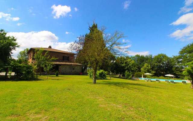 Stunning private villa for 6 guests with private pool, TV, pets allowed and parking