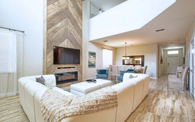 Storey Lake-5 Bedrooms Home W/pool-1650st Home by Redawning