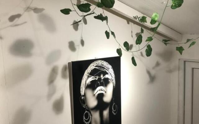 Kuca na reci za zurke atina s