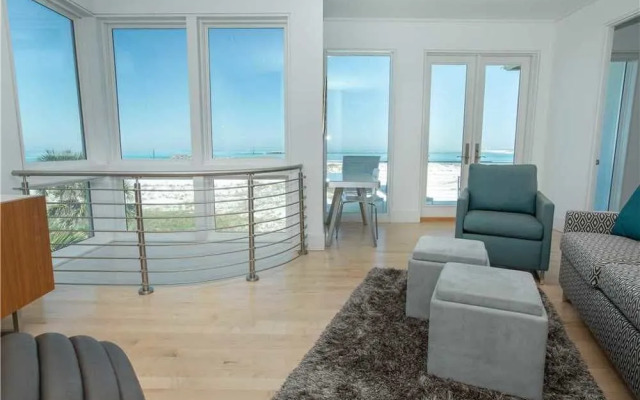 Seabreeze 5 Bedroom Home by RedAwning