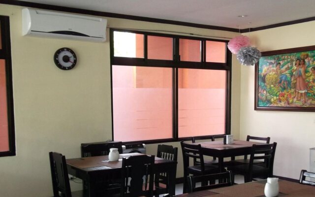 RueMango Apartelle and Suites