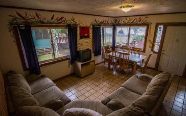 Backpackers Vacation Inn and Plantation Village