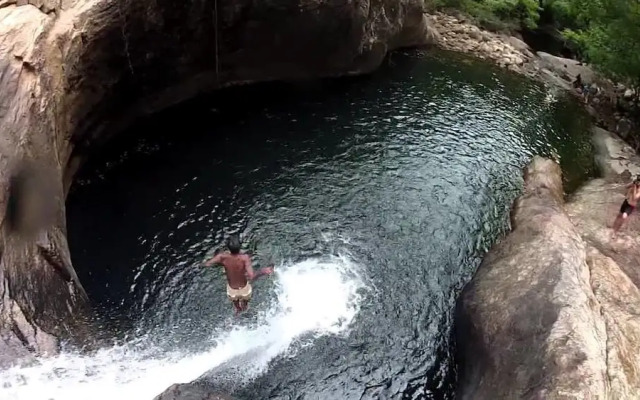 Meemure isabulana resort - Hostel