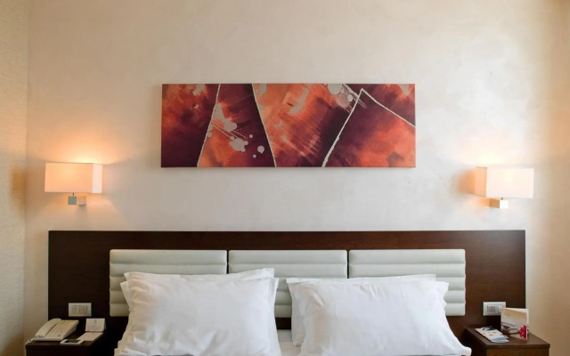 Breaking Business Hotel