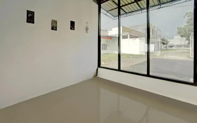 Hotel O Mojoanyar Near Terminal Bis Mojokerto