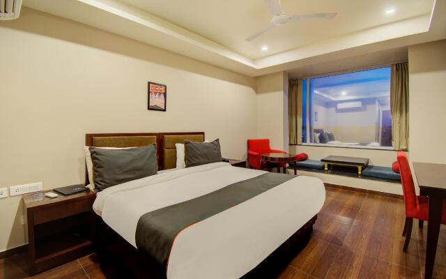 Oyo Townhouse  132 Hotel The Grand