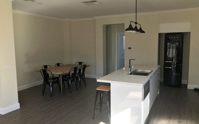 Central Wagga Apartment