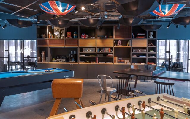 MOXY London Heathrow Airport