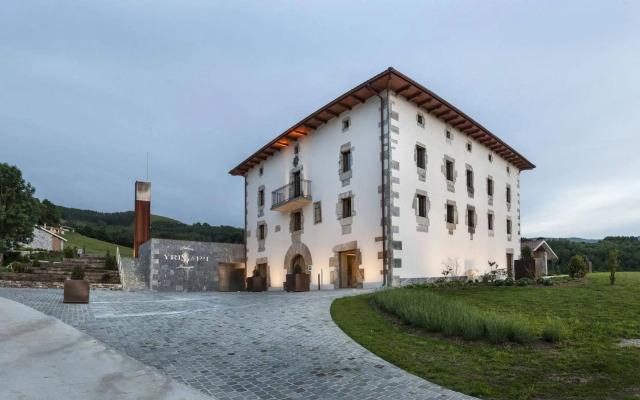 Palacio de Yrisarri by IrriSarri Land