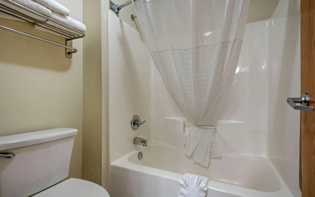 Comfort Inn East