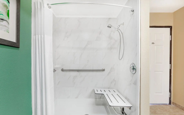 Baymont by Wyndham Midland Center