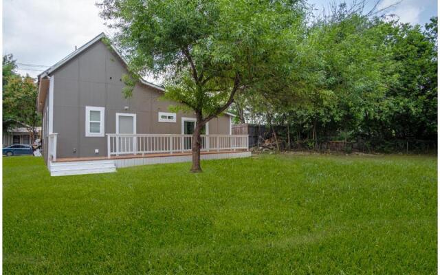 Brand New Remodeled 3BR2BA House Near Downtown