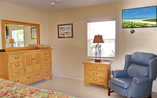 Pet-friendly Waterside Home With Pool/steps to Beach