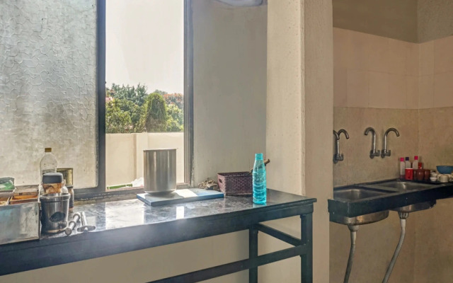 Hotel Green Leaves by OYO Rooms