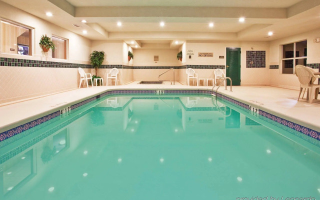 Country Inn & Suites by Radisson, McDonough, GA