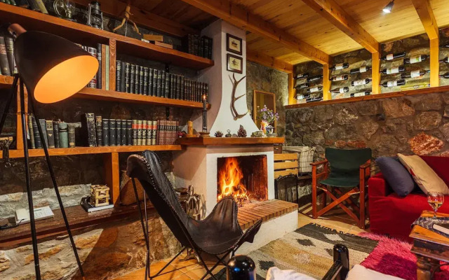 Escape in the Forest, Cosy Chalet with Home Cinema