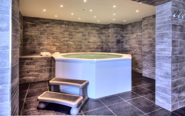 Hotel & Aparthotel Casteau Resort Mons