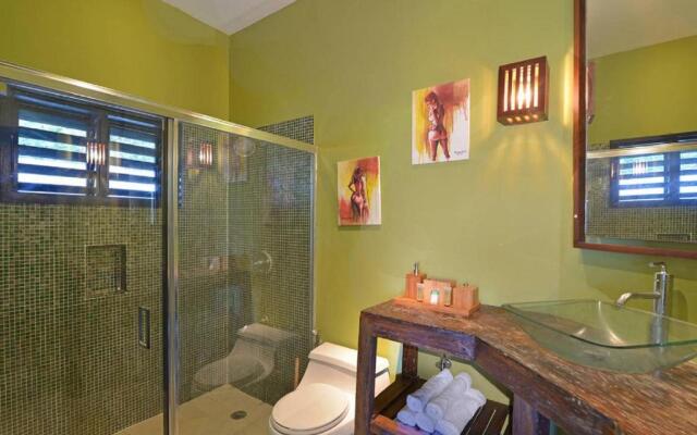 Luxury Villa sleeps 6, Beach Access, Montego Bay