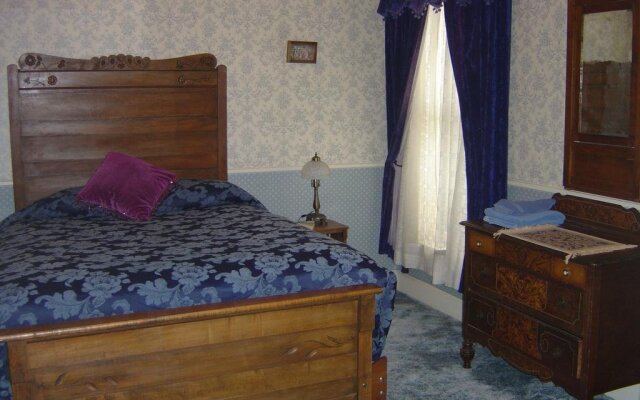 Mine Shaft Inn Hotel & Hostel