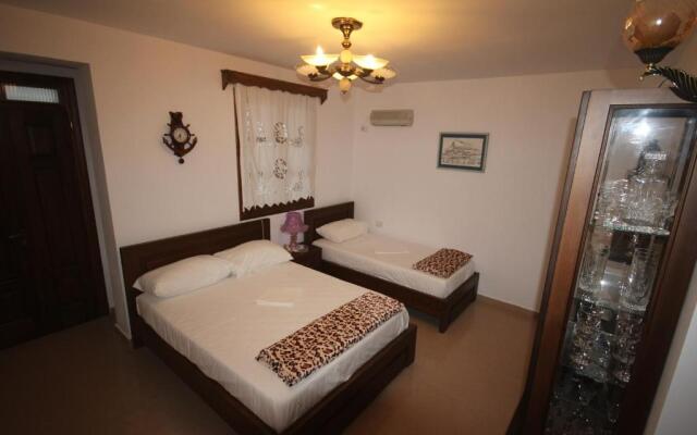 Apartment Altin in old town