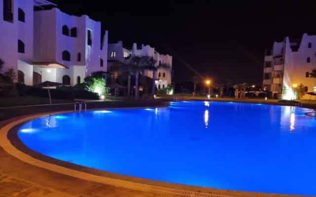 Superbe Appt. Neuf au complx.MANGLE avec piscine