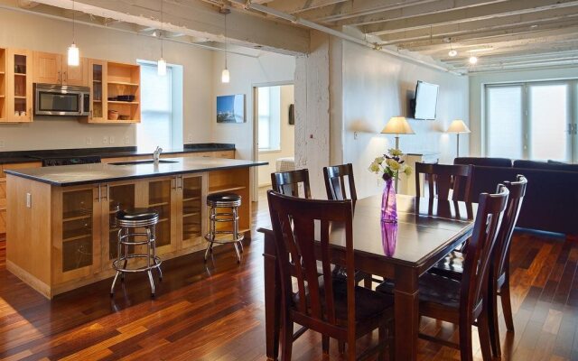 Grand Eastonian Hotel & Suites