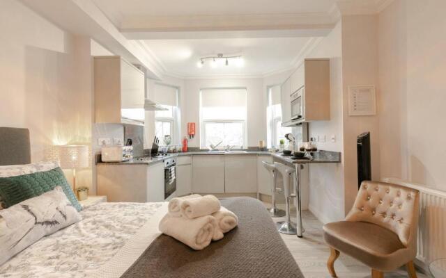 Room in Apartment - 12 Helena Luxury Serviced Apartment